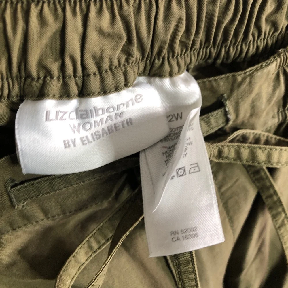 LIZ CLAIBORNE WOMAN by Elisabeth Olive Capri Crop Pants Size 22W
